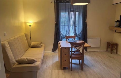 Deneuvre Apartment | Ground floor apartment in town center