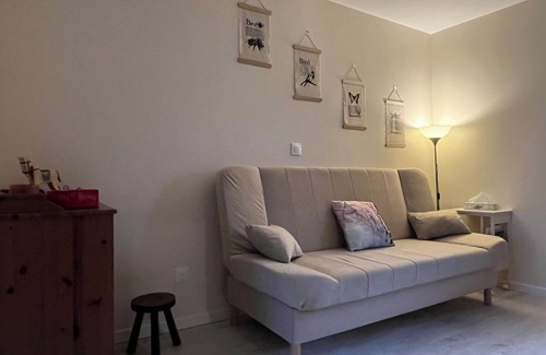 Deneuvre Apartment | Ground floor apartment in town center