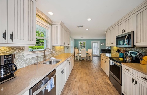 Holmes Beach Cottage | Ground Floor Cottage with 2 Master Suites and Private Heated Pool - Close to Beach!