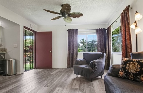 Kapoho House | Ground-floor dog-friendly home with patio, gazebo, washer/dryer, & garden views