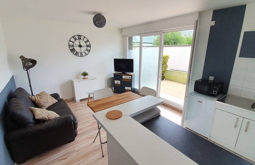 Le Petit-Quevilly Apartment | Ground floor apartment with terrace 10min from the hypercentre