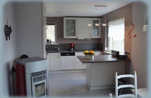 Haegen Apartment | GROUND FLOOR LEVEL IN HOUSE - OWNERS ON 1ST FLOOR
