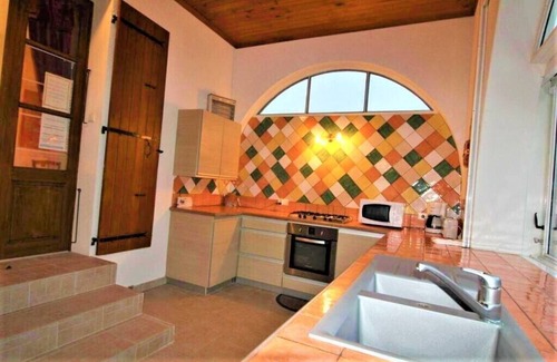 Mercuer Cottage | Ground floor of a large villa, with shared heated pool, jacuzzi, parkland