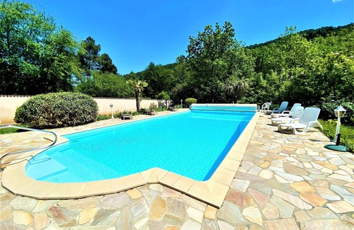 Mercuer Cottage | Ground floor of a large villa, with shared heated pool, jacuzzi, parkland