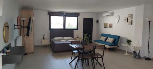 Neos Marmaras House | Ground-Floor Studio Apartment