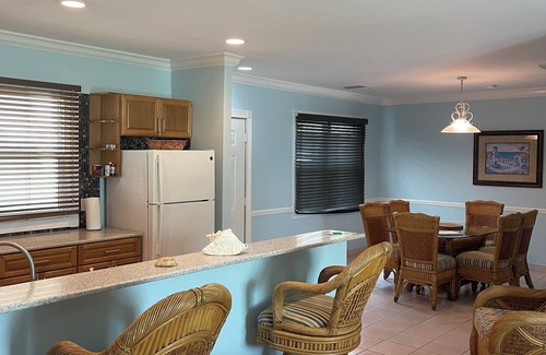 Wheeland Settlement Condo | Ground floor 3 bedroom pool, hot tub private beach wifi sleeps 6