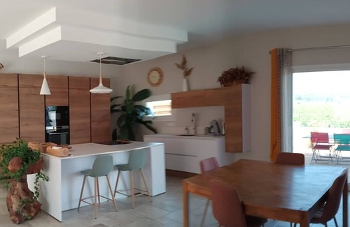 Abeilhan Villa | GROUND FLOOR VILLA/APARTMENT WITH PRIVATE POOL