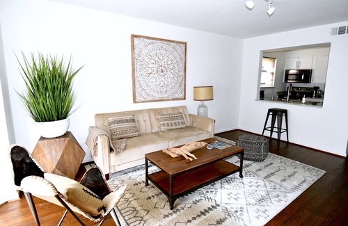 Highland Park Apartment | Ground flr Two(1BR/BA) apts, sleep 6, parking