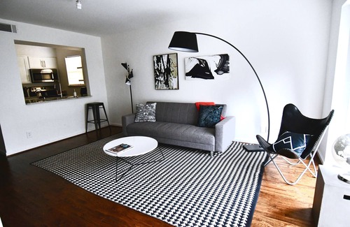 Highland Park Apartment | Ground flr Two(1BR/BA) apts, sleep 6, parking