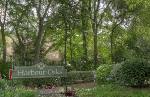 Saint Simons Island Condo | Ground Level End Unit; 3BR (2 KING bedrooms!)/2BA; Gated; Stroll to Village/Pier