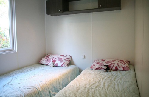 Gourge Ski Chalet | Group accommodation 20 pers. : swimming pool, hall, mini-golf, dining room