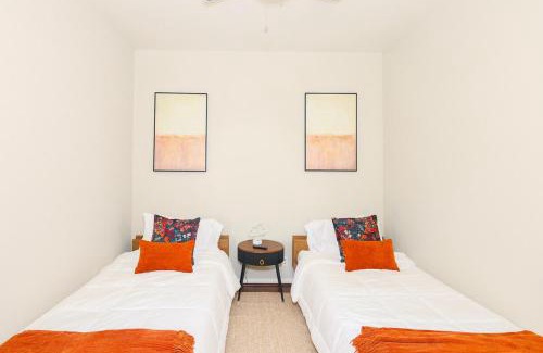 Austin House | Group And Family Getaway Mins Away From Live Music