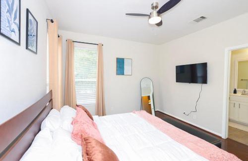 Austin House | Group And Family Getaway Mins Away From Live Music