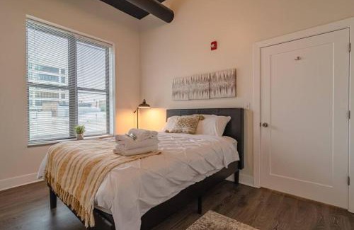 Near South Side Apartment | Group Friendly Spacious 3BR Suite with Optional Parking and Gym Access Sleeps 10 Guest Near McCormick Place and Soldier Field