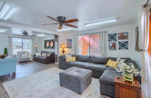 Circleville House | Group Getaway with Mtn Views Home in Circleville!