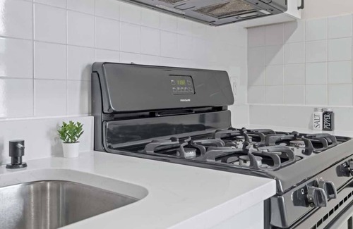 North Bergen Apartment | Group Retreat 15Min > NYC, MetLife, Mall + Parking