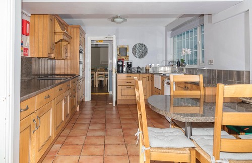 Hardstoft Cabin | Group Retreat w/Hot Tub | Sleeps 28 + 9 En-Suites