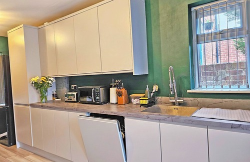 Banbury House | Group Stay with 3 Parking Spaces