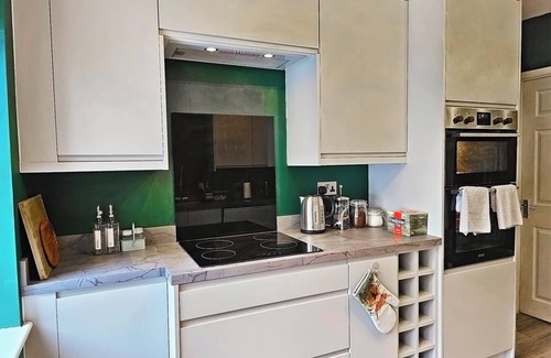 Banbury House | Group Stay with 3 Parking Spaces