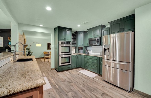 Roanoke House | Groups and Fams - 5 BR Huge Private Yard in Keller