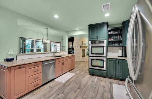 Roanoke House | Groups and Fams - 5 BR Huge Private Yard in Keller