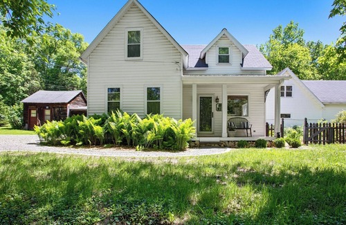 Taylors Falls Cottage | Grove Cottage walkable Taylors Falls retreat- close to Minneapolis/St. Paul!