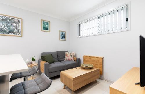 Rocklea Apartment | GST Credits! AC! Shops! Parking! Espresso! 531F1