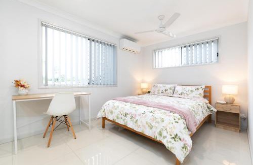 Rocklea Apartment | GST Credits! AC! Shops! Parking! Espresso! 531F1