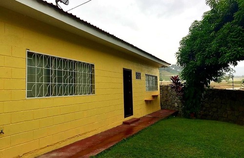 Sector 1 Nor-Oeste House | Guacamaya Room - Casa Armenta B&B