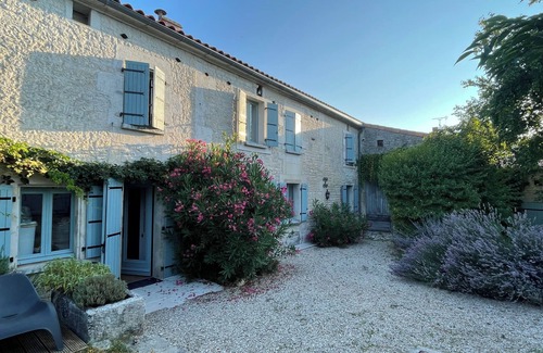Echallat House | Guaranteed peace and quiet in the heart of the Charente vineyards