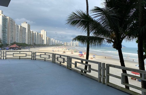 Vila Luis Antonio Apartment | Guarujá Apartment, Building on the Waves, Pitangueiras Beach, Pé na Areia