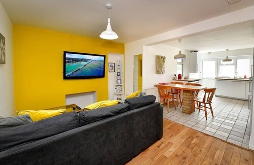 Baglan House | Guest Homes | Oxford St House