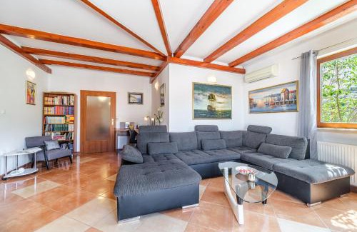 Nerezise House | Guest house Barbara