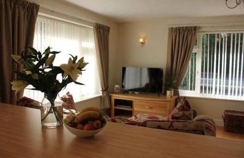 Cheltenham Apartment | Guest house close to station