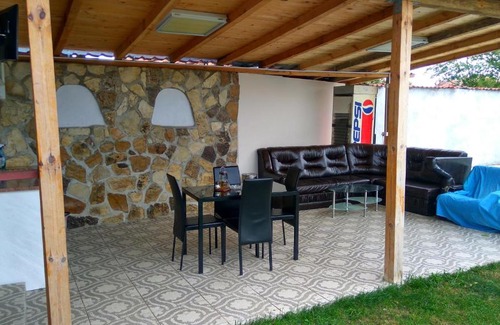Polski Trambesh House | Guest House Dar