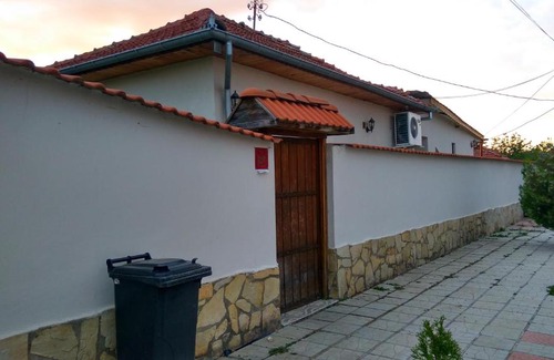 Polski Trambesh House | Guest House Dar
