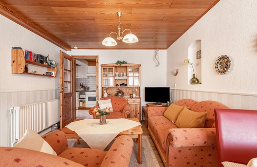 Bredstedt House | Guest House 'Ferienwohnung 3 Erdgeschoß' with Private Garden and Wi-Fi