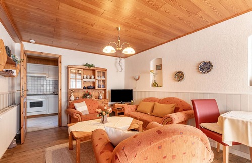 Bredstedt House | Guest House 'Ferienwohnung 3 Erdgeschoß' with Private Garden and Wi-Fi