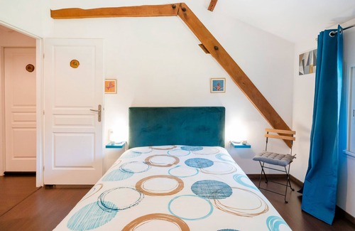 Mauleon-d'Armagnac Bed & Breakfast | Guest House 'Chene' with Shared Terrace, Wi-Fi and Air Conditioning
