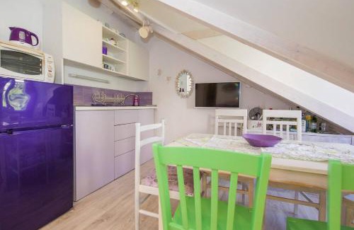 Pile House | Guest House Gugily