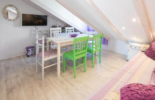 Pile House | Guest House Gugily