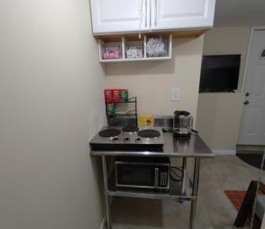 Mariners Harbor Apartment | Guest house in a quiet peaceful area.