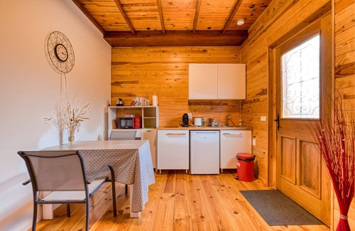 La Salvetat-sur-Agout Apartment | Guest House 'Les Tables Aux Vaches' with Private Terrace, Wi-Fi and Air Conditioning