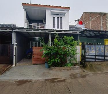 Babakan Ski Chalet | Guest house manggis11 Alam Asri