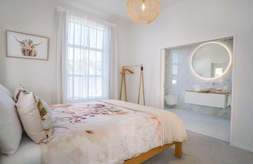 Nelson Apartment | Guest House on Grove - short walk to Nelson city centre