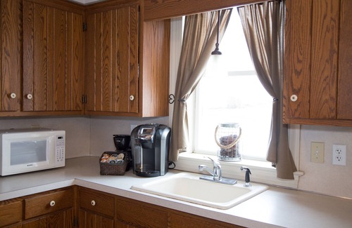 East Earl House | Guest House on Picturesque Farm near Shady Maple Smorgasbord