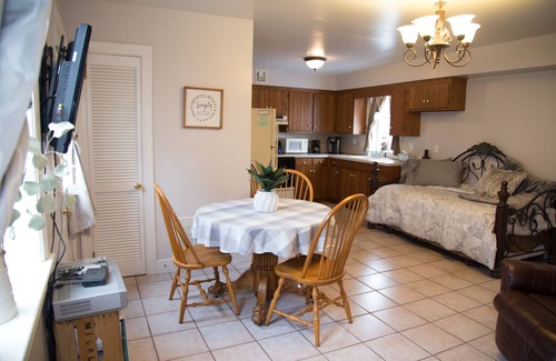 East Earl House | Guest House on Picturesque Farm near Shady Maple Smorgasbord
