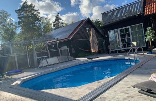 Upplands-Bro Municipality House | Guest house or Loft with summer Pool