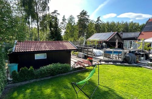 Upplands-Bro Municipality House | Guest house or Loft with summer Pool