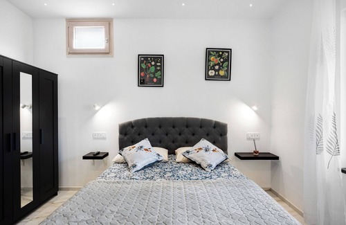 San Lazzaro House | Guest House 'Silvana's House' with Mountain View, Wi-Fi and Air Conditioning